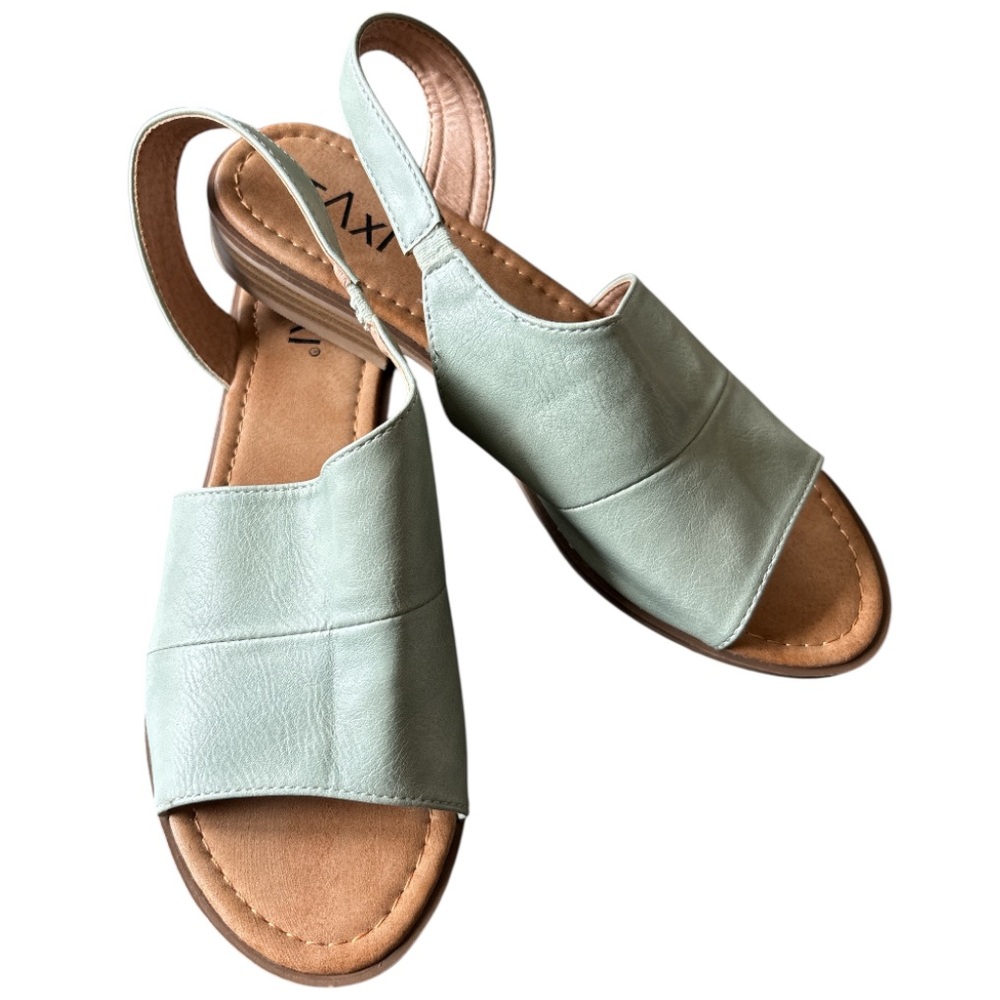 Taxi Mint Slingback Sandals Sz 9 NWOT